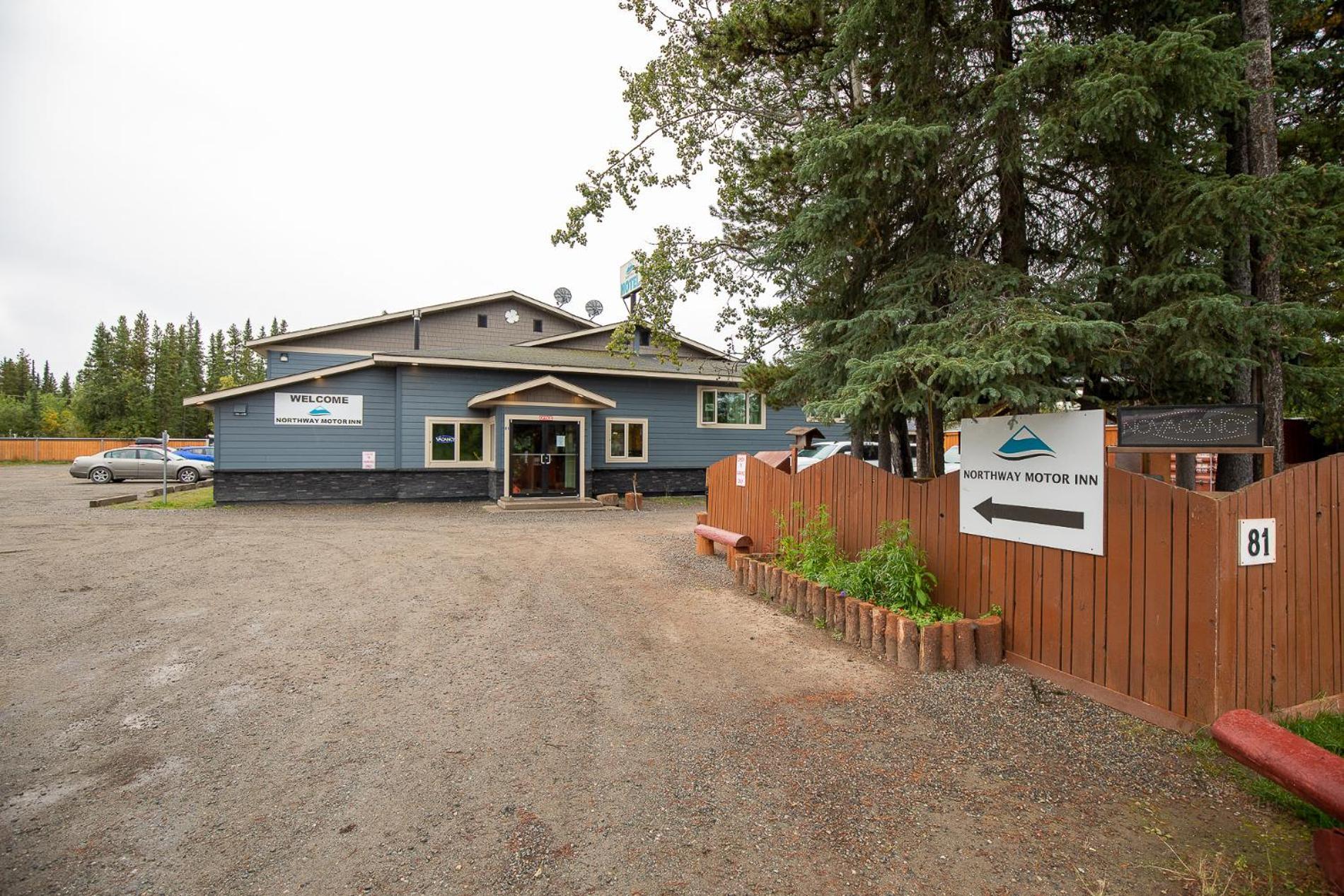 Northway Motor Inn Dease Lake Exterior foto